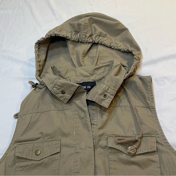 Active USA Khaki Sleeveless Vest with Hood 100% Cotton, Breathable, Snap closure - Picture 11 of 16